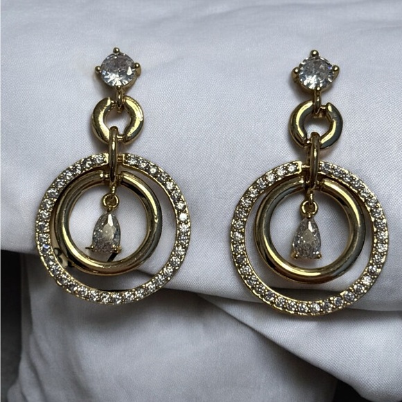 🛍️3 for $25🛍️ Napier Gold Tone CZ Double Ring Dangle Earrings 1” - Picture 2 of 4
